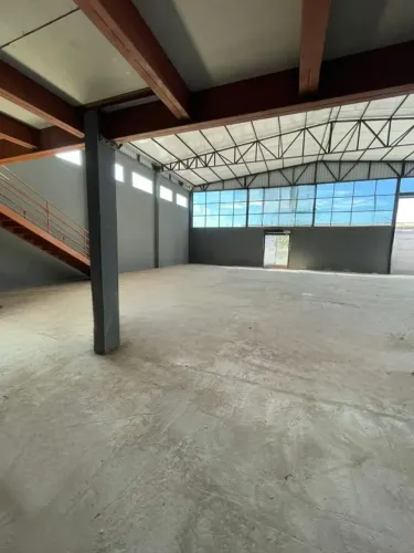 Alugo imóvel comercial com 500m² no bairro Cidade Alta - Cuiabá - MT