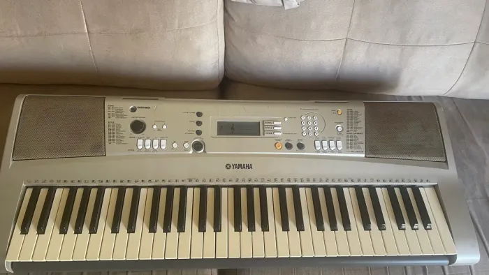 Vendo Teclado Yamaha PSR E313