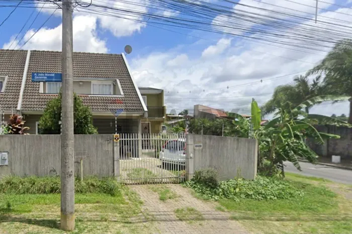 Sobrado com 3 quartos e 2 suítes no Santa Cândida