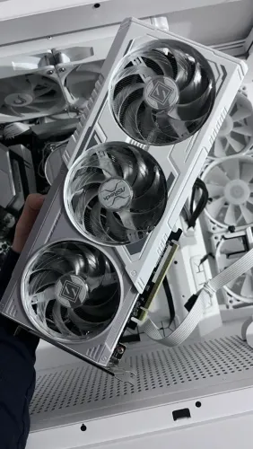 RX 9060 XT 8GB