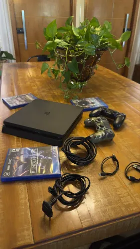 PlayStation 4 Slim 1 Tera Completo 2 Controles + 3 Jogos Originais Excelente Estado