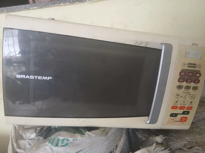 Vende-se microondas para retirada de peças