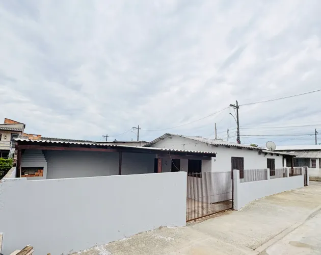 ? Oportunidade em Canoas - Casa de Esquina no Bairro Estância Velha 