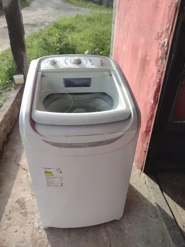 Lavadora Eletrolux 10kg funcionando normalmente