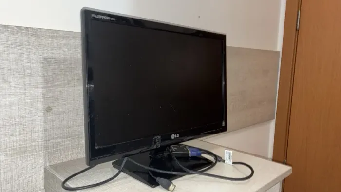 Monitor LG Flatron E2241 21,5" Full HD 60Hz + Adaptador VGA