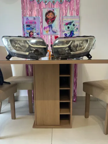 Faróis usados compatíveis com Renault Sandero e Logan 20/24 BARATO PARA VENDER LOGO