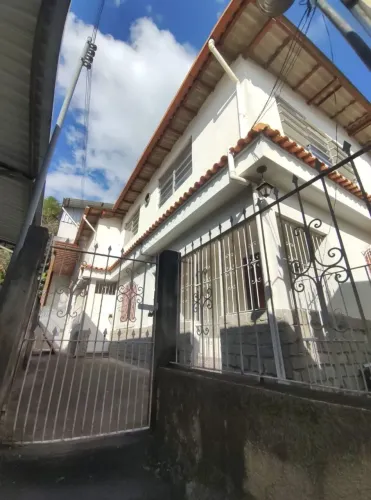 VENDO OU ALUGO/ CASA + GALPÃO PRADO