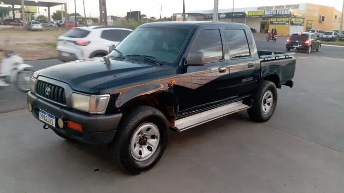 Toyota Hilux CD DX 4X2 3.0 8V 90cv Diesel 2004