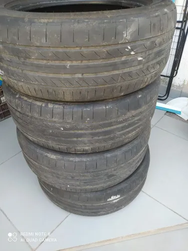 04 Pneus 235/50 R19 Continental 