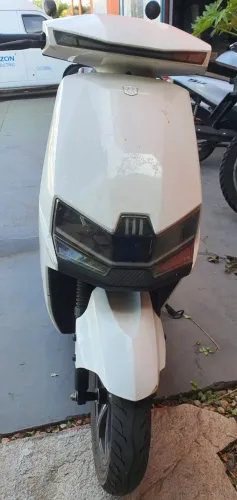 Moto elétrica, autonomia de 110 km e velocidade 70 km/h 