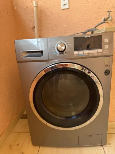 Máquina de lavar e seca