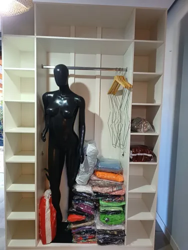 Manequim para roupa feminina