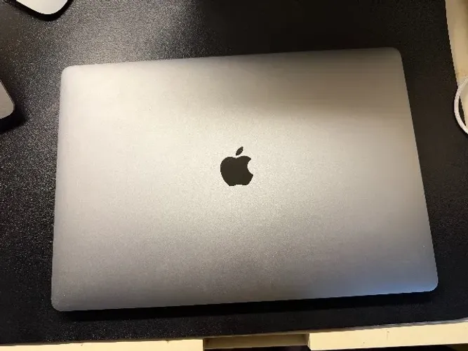 MACBOOK PRO 15" (2018) / Intel Core i9 6 núcleos 2.9 GHz