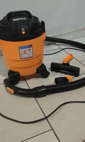 Aspirador de pó e água