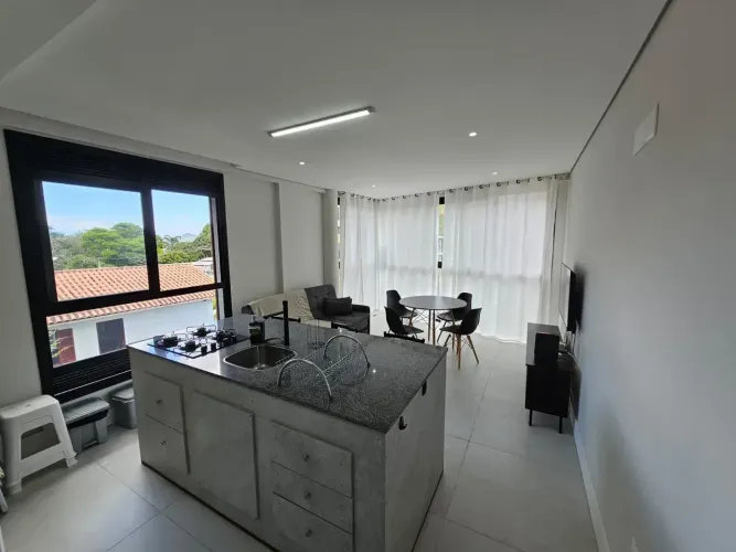 Apartamento para aluguel mensal com 2 suítes em Canajurerê - Florianópolis - SC