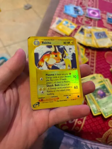 Carta de Pokermon Raichu (61/165) RARA FOIL