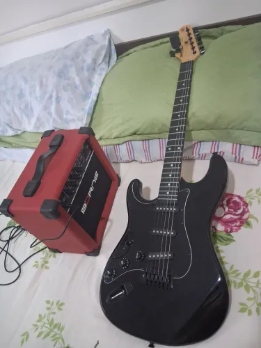 Guitarra canhoto tagima tg500