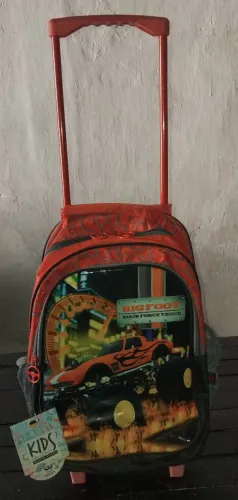 Às Três mochilas de rodinhas 90