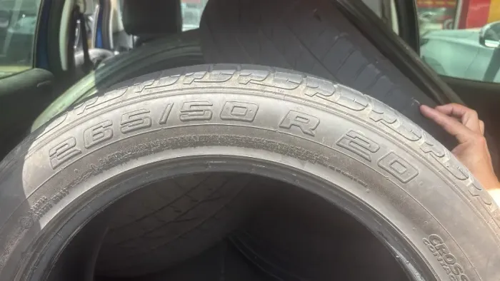 JOGO DE PNEUS ARO 20 CONTINENTAL 265 50 R20 EM ESTADO DE NOVO