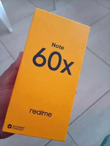 VENDE-SE UM LINDO CELULAR 60X SEMI-NOVO