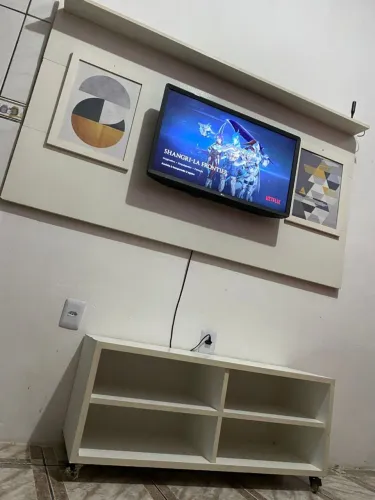 PAINEL COM RACKER PARA TV, SEMI NOVO .
