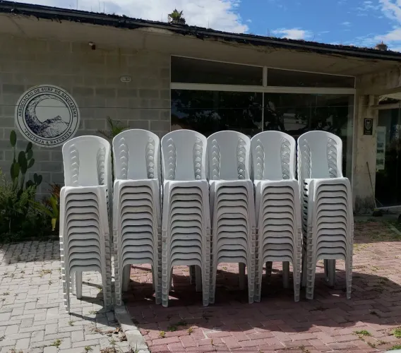 Locação de mesas e cadeiras de plástico 