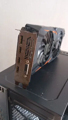Placa de vídeo 1650 de 4 giga, 400