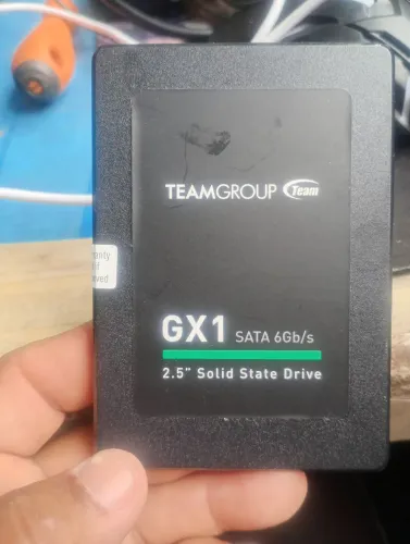 SSD semi novo 240 gigas R$:120 reais team 
