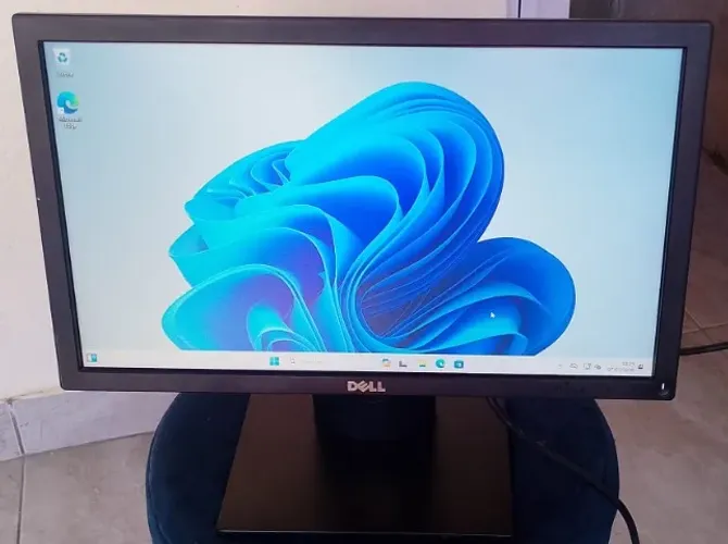 Monitor Del 18.5 polegadas com entradas VGA e DisplayPort