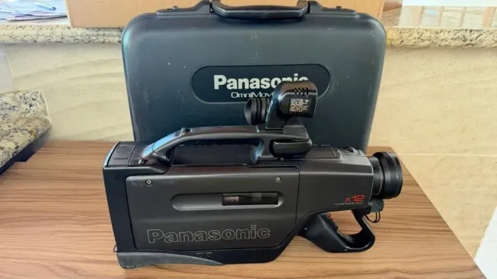 Filmadora Panasonic Pv-810 (Para Ser Restaurada Ou Aproveitar Peças) 