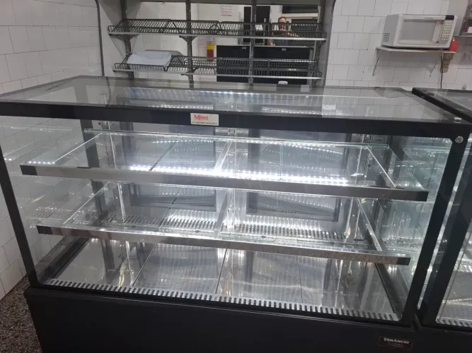 Conjunto de balcão refrigerado na cor preta marca Prime( posso vender separado)