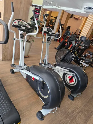 Eliptico Profissional Lion Semi Novo. Perfeito para residencia ou Academia