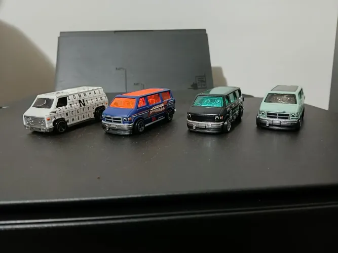 Kit Hotwheels furgão 4 minis