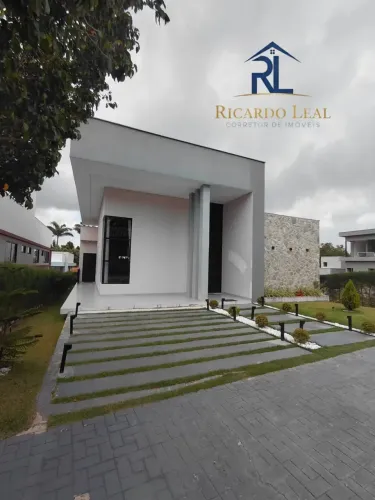 Casa à venda em Gravatá possui 270 metros quadrados com 4 quartos