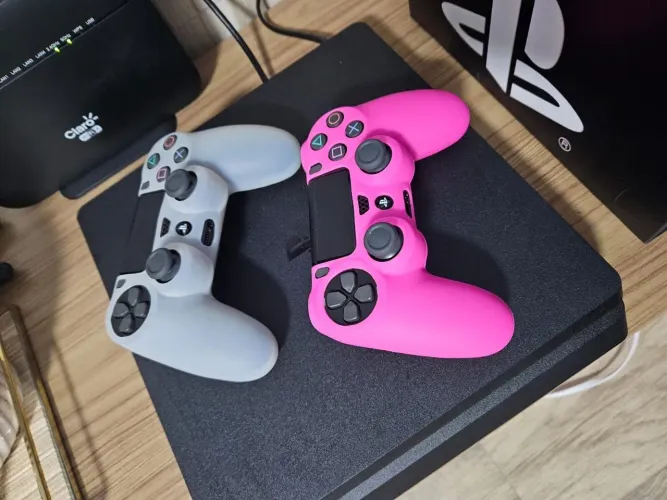 PS4 500g - Semi novo