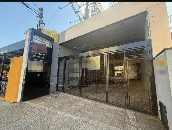Sobrado Comercial com 1 sala de estar, 4 lavabos, despensa, 4 escritórios, quintal e 2 gar