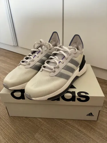 TÊNIS ADIDAS AVRYN