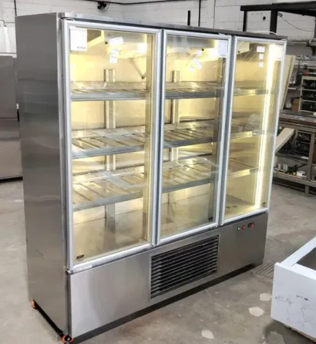 Expositor Refrigerado / Vitrine Vertical em Aço Inox 3 Portas de Vidro