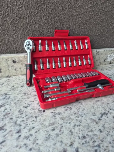 Jogo De Ferramentas 46 Peças Com Maleta Soquetes E Chave Catraca 1/4