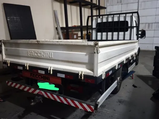 Carroceria Carga Seca Facchini para Iveco