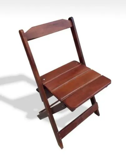 Linda cadeira dobrável já envernizada