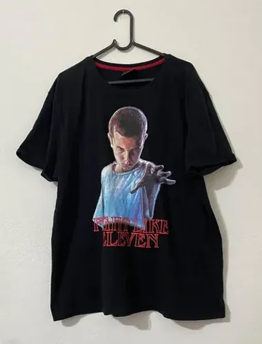  Camisa Feminina Ofical Stranger Things Netflix Usada 1 Vez Tamanho GG