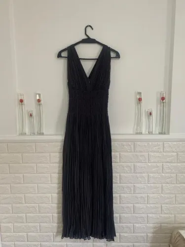 Melhor preço! Vestido - Cinza Chumbo - Crepe plissado - Usado