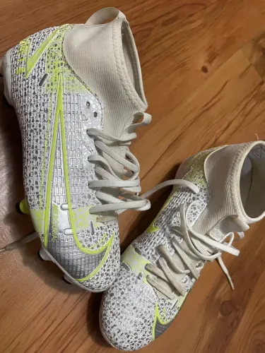 Chuteira Nike super fly whit volt!! Excelente estado!