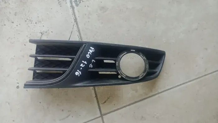 Moldura Farol de Milha VW Polo 2012 / 2016 lado esquerdo