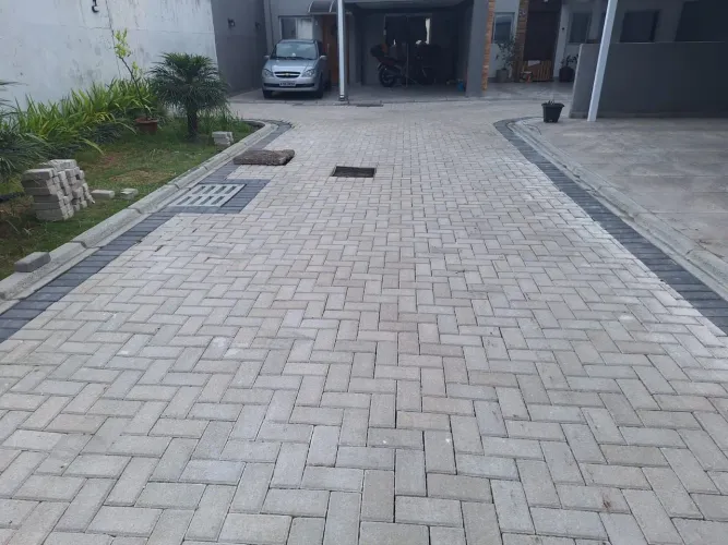 Colocação e manutenção de paver