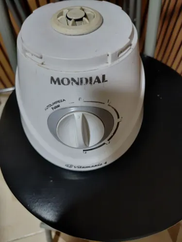 Liquidificador Mondial em perfeito funcionamento! Quebrou o copo e está sem uso.
