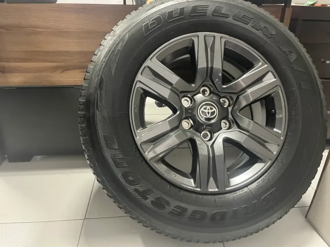 Jogo de rodas aro 17 Toyota Hilux