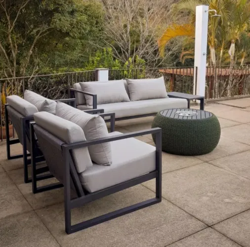 Sofá metálico para jardim