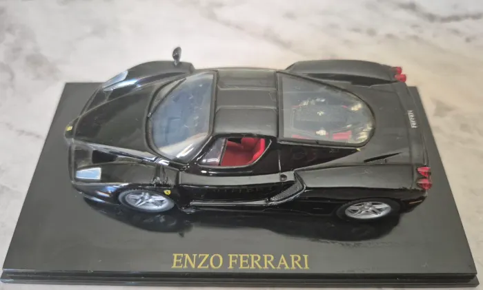 Miniatura Ferrari Enzo 1:43 da coleção Eagle Mossa